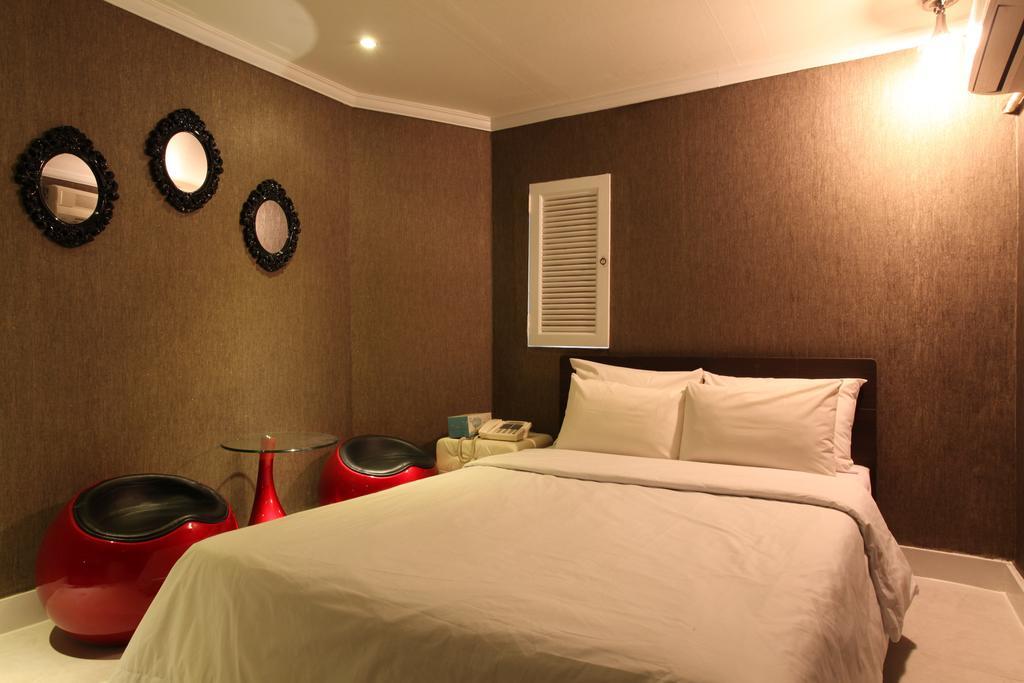 Hotel Goguma Shinchon Seoul Exterior photo