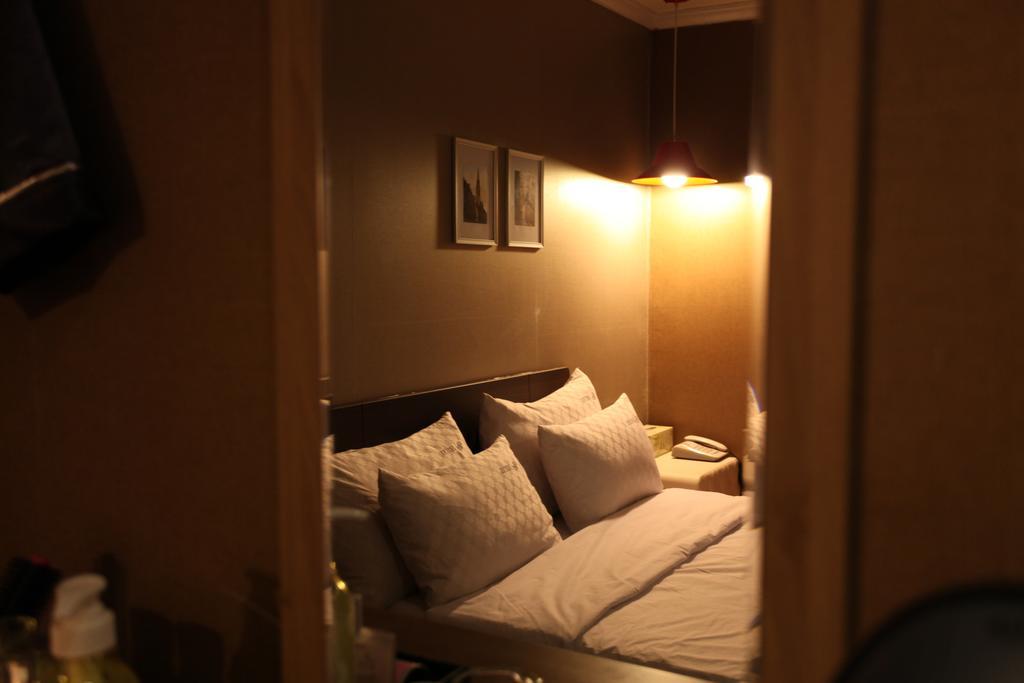 Hotel Goguma Shinchon Seoul Exterior photo