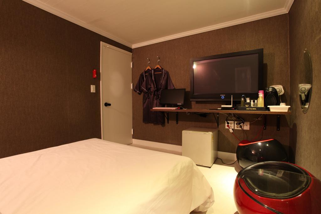 Hotel Goguma Shinchon Seoul Exterior photo