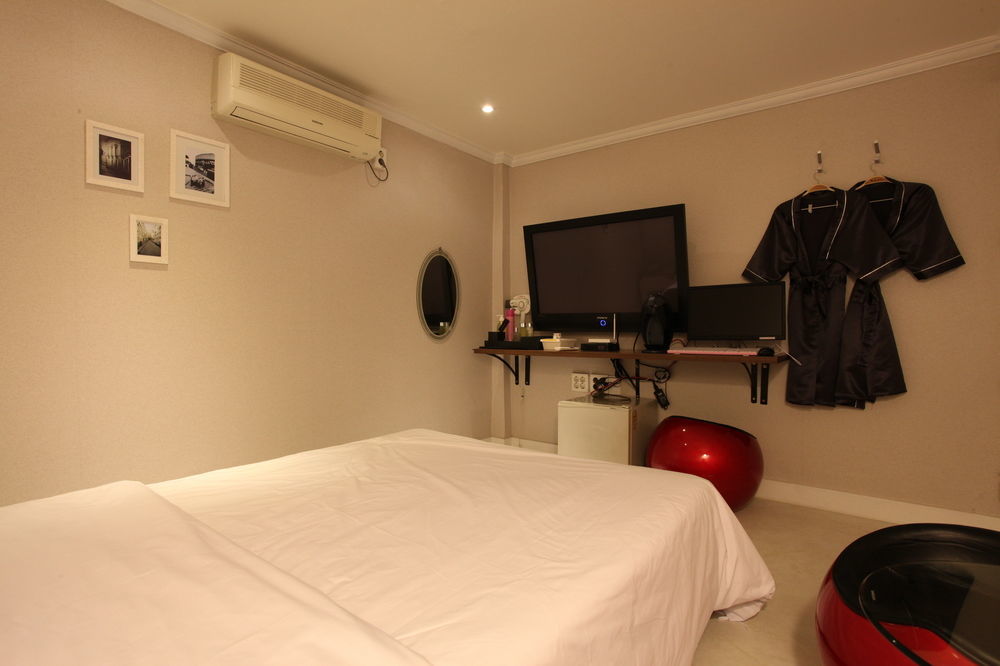 Hotel Goguma Shinchon Seoul Exterior photo