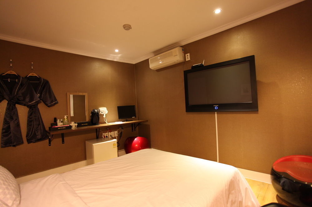 Hotel Goguma Shinchon Seoul Exterior photo