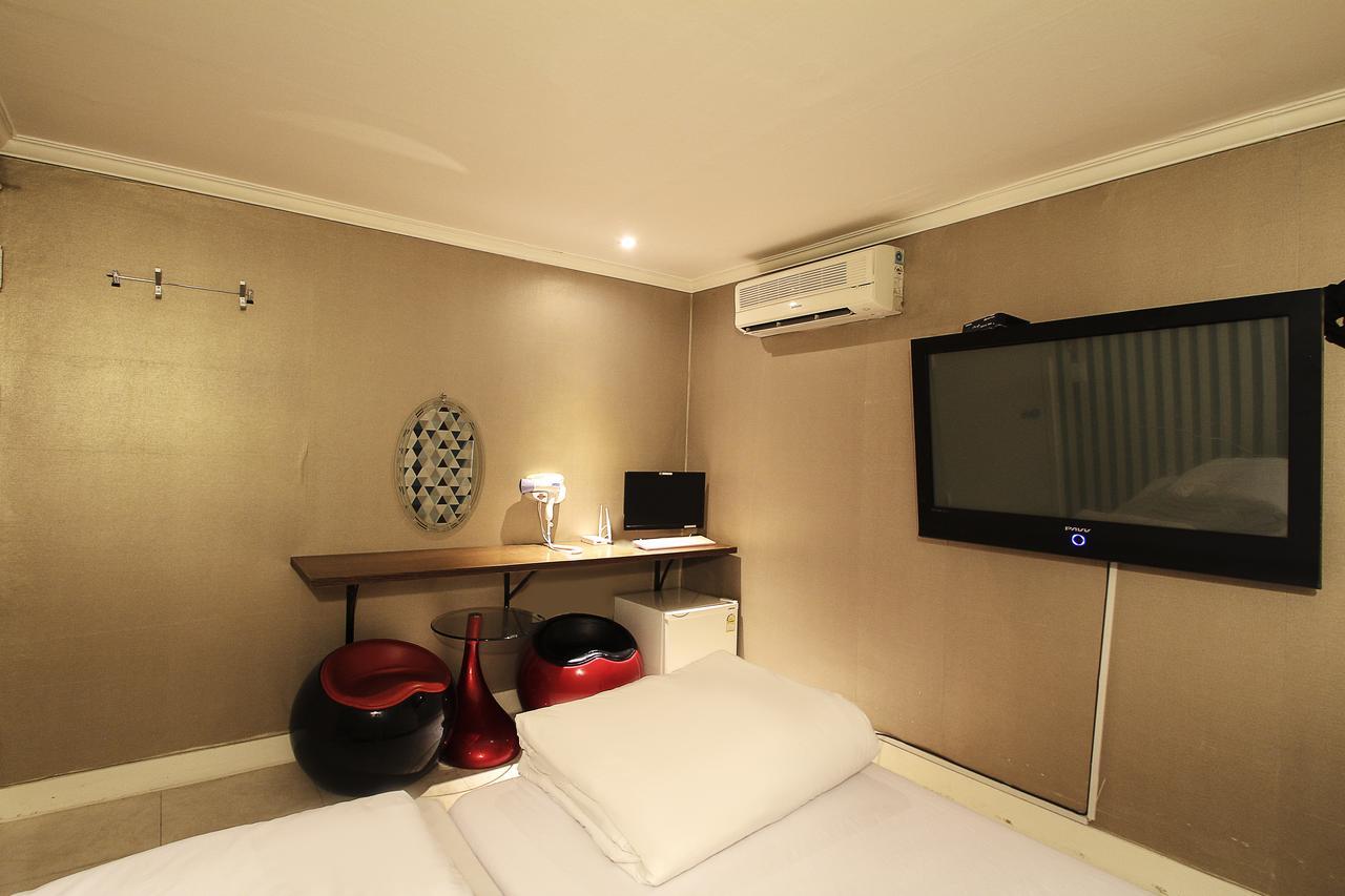 Hotel Goguma Shinchon Seoul Exterior photo