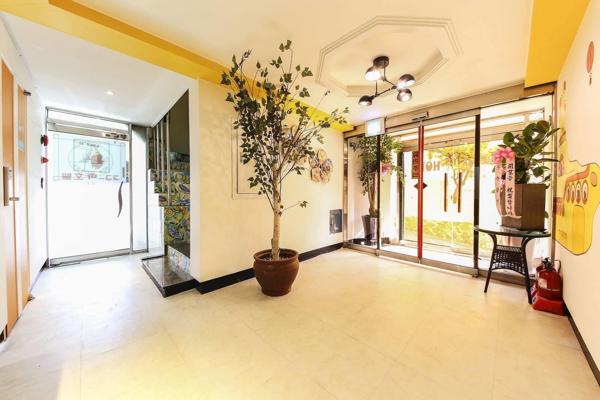 Hotel Goguma Shinchon Seoul Exterior photo
