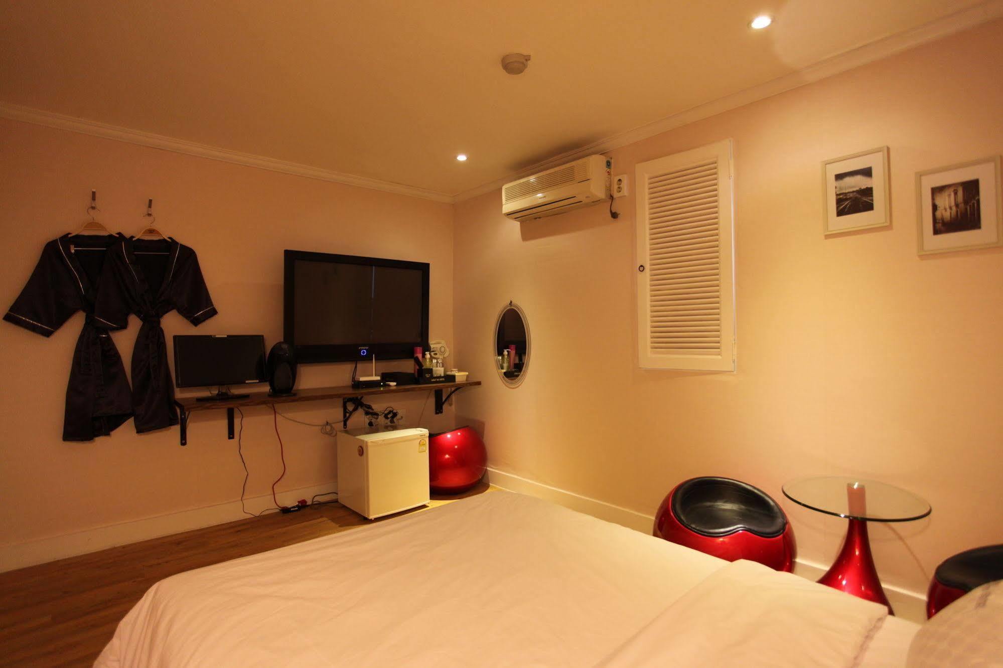 Hotel Goguma Shinchon Seoul Exterior photo