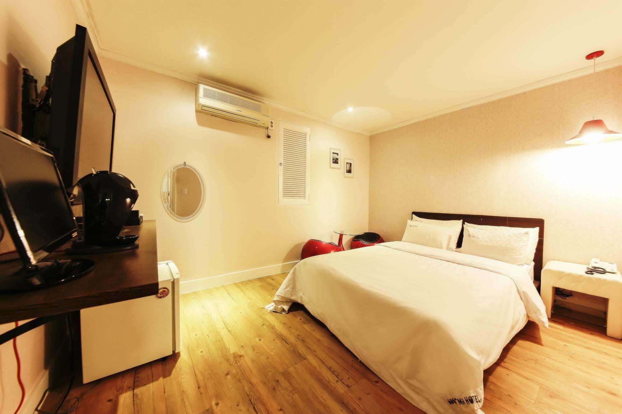 Hotel Goguma Shinchon Seoul Exterior photo