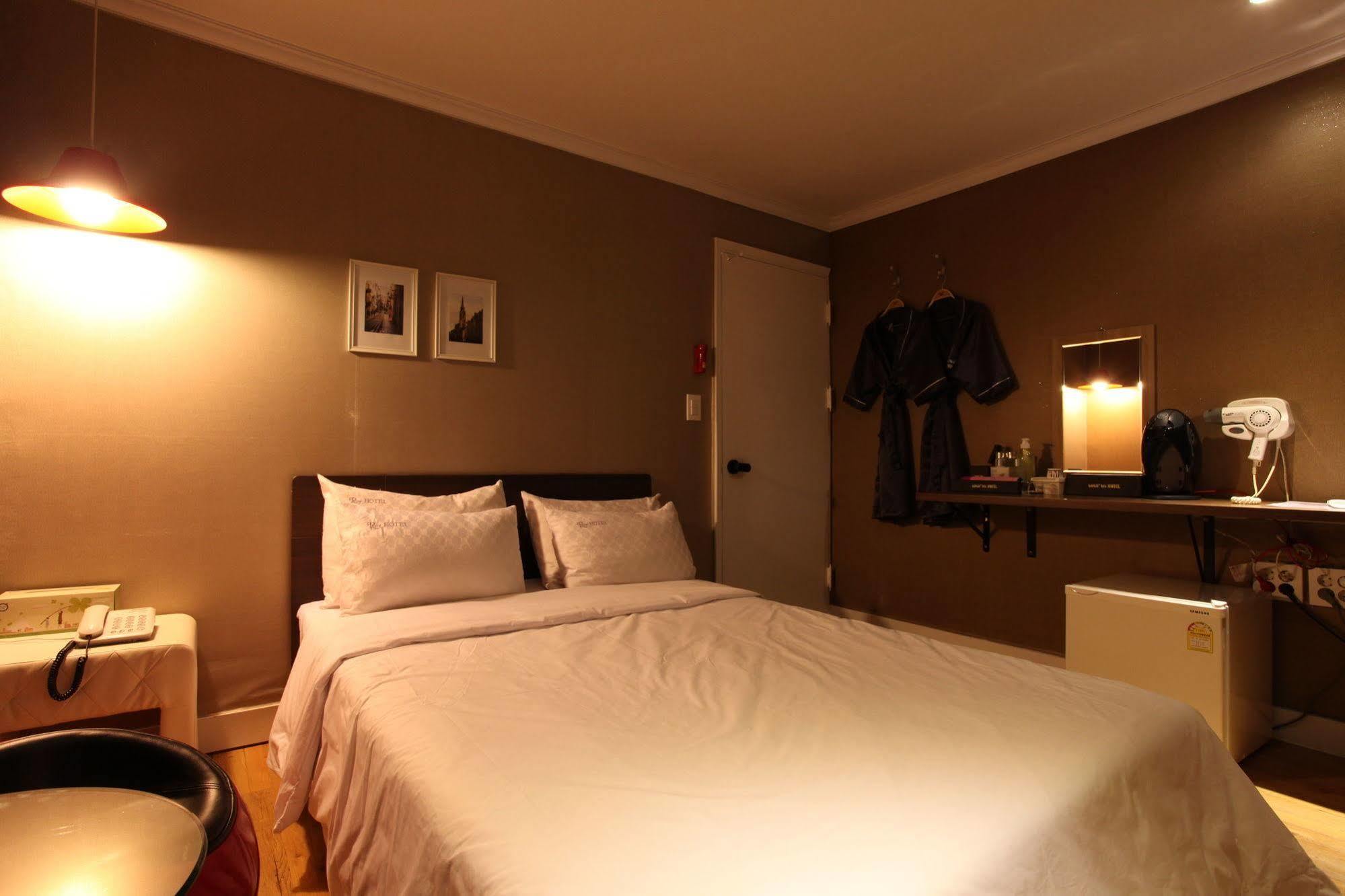 Hotel Goguma Shinchon Seoul Exterior photo